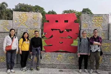 Una nueva tendencia en las reuniones de empresa: el desafío de senderismo en el parque Wenhua provoca fiebre