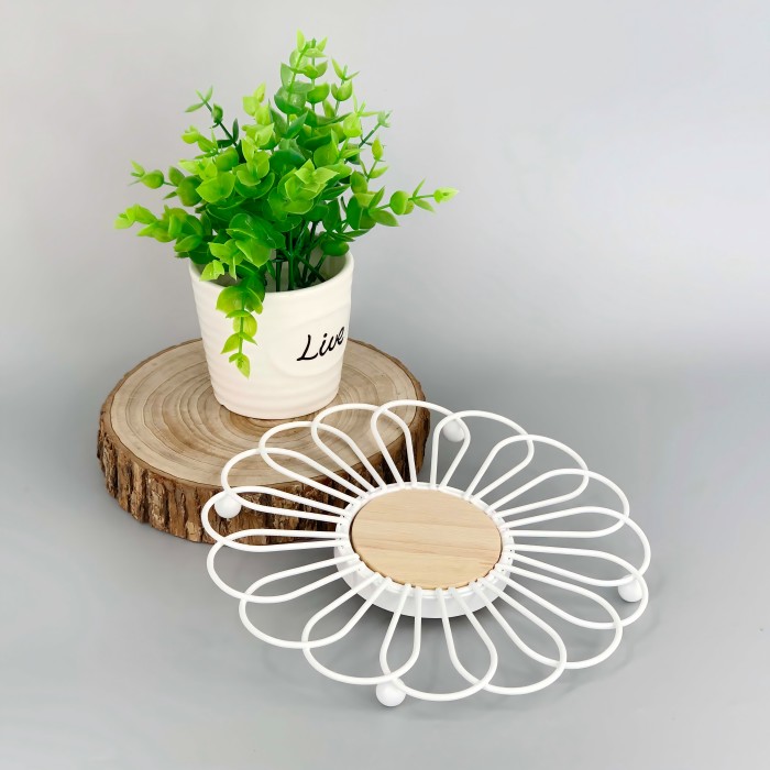 Metal trivet with patterned designs: making the kitchen more beautiful and cozy