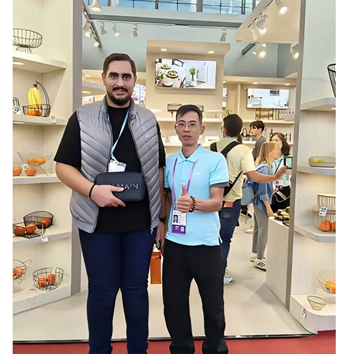 Canton Fair: Why Did the Iranian Buyer Pick Our Powder Coated Wire Fruit Baskets & Napkin Holders?