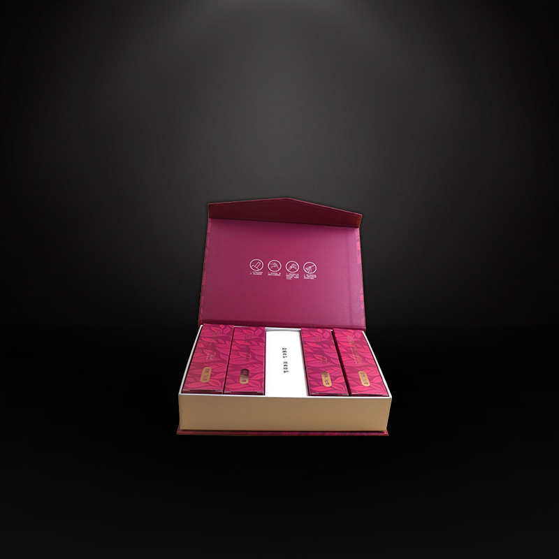 gift box with magnetic closure lips