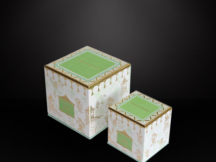 How to choose a sweet cartoon hard cover creative small gift box