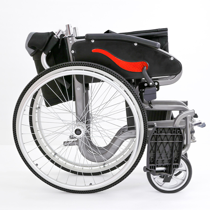 Fauteuil roulant manuel fonctionnel en aluminium Delux