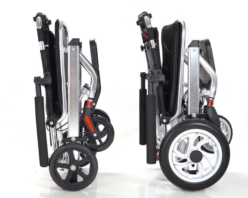 Fauteuil roulant de transport léger facile à transporter pour adultes ou enfants