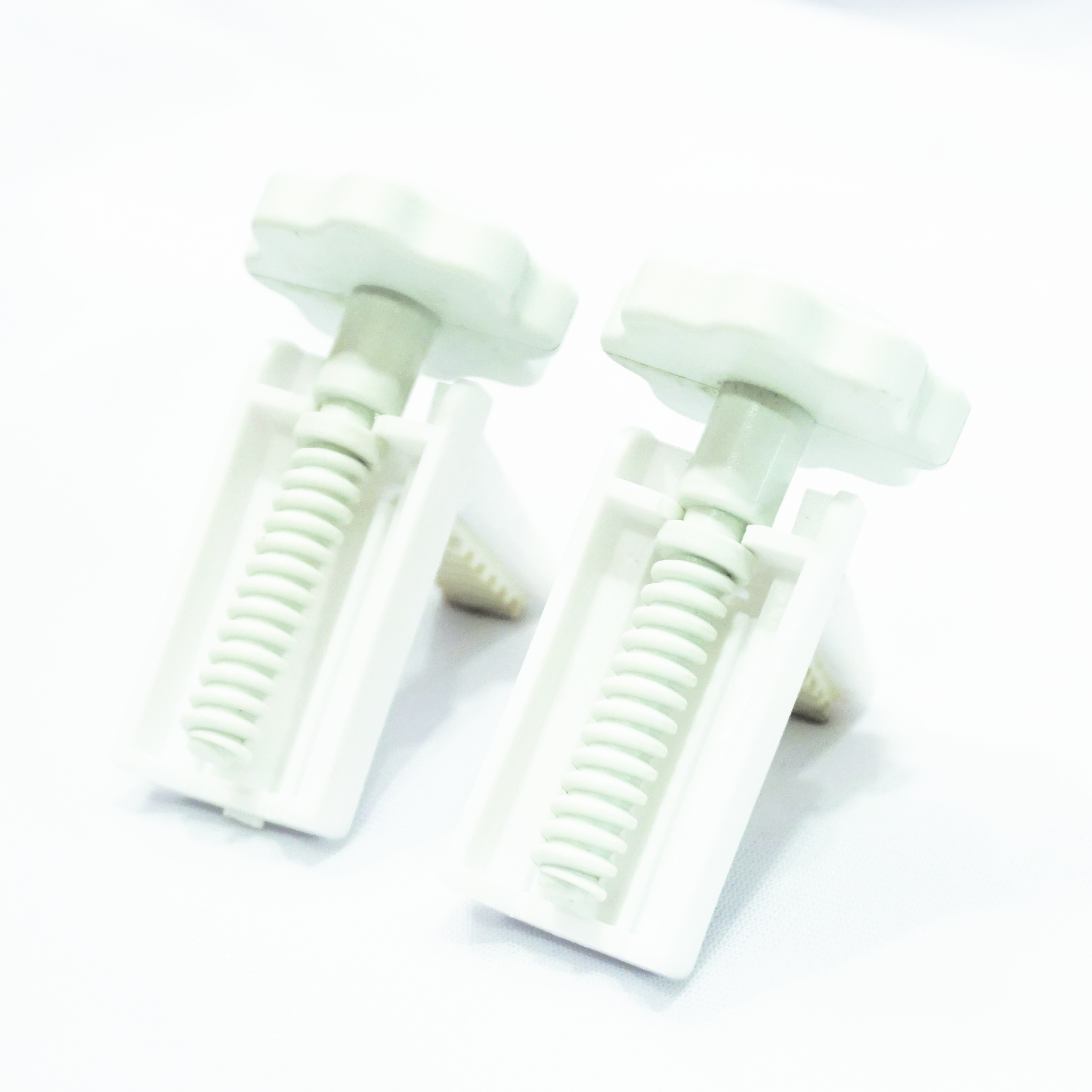 Raised Toilet Seat，Adds 2~6 Inch of Height to Toilet