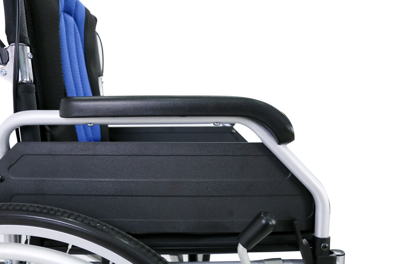 Silla de ruedas funcional de aluminio liviana con rueda trasera sólida de 22''
