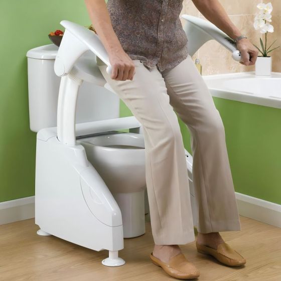 Aide aux toilettes pour les personnes âgées : 10 conseils pour la sécurité des personnes âgées