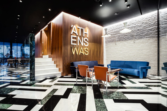 Schwarzes Interieur aus Kunststein