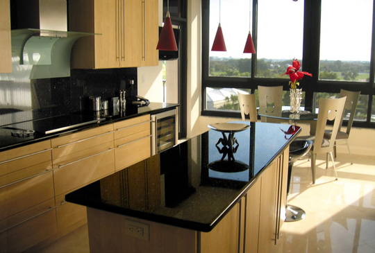 水晶艶をかけられた粒子の黒の人工的な水晶カウンタートップ