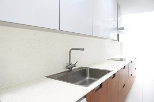 汚れにくいクリスタルホワイト人工水晶バックスプラッシュ