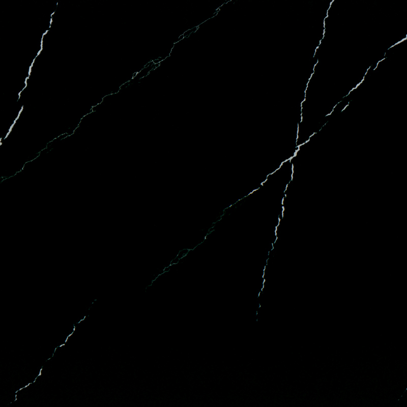 短いラインの濃い黒の人工水晶