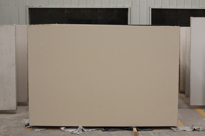 Lobby in marmo ingegnerizzato con venature beige