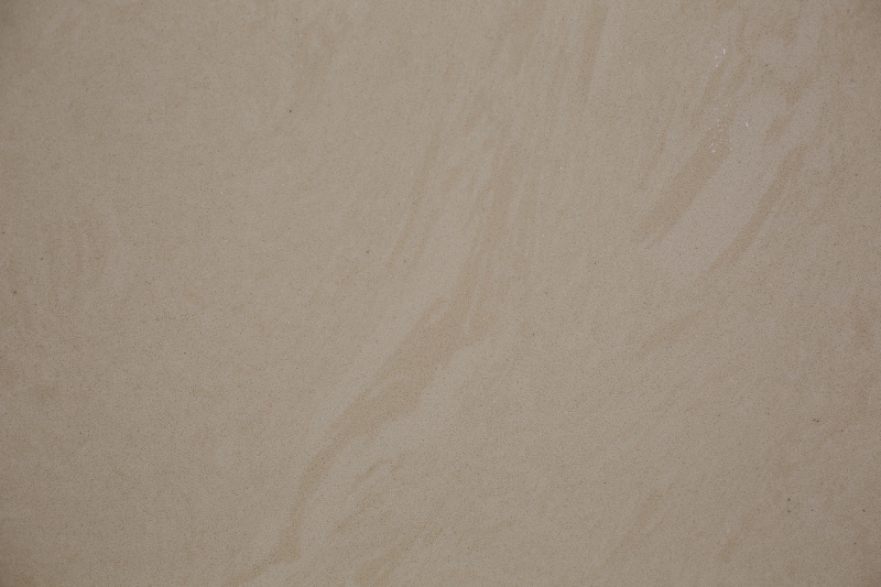 Lobby in marmo ingegnerizzato con venature beige