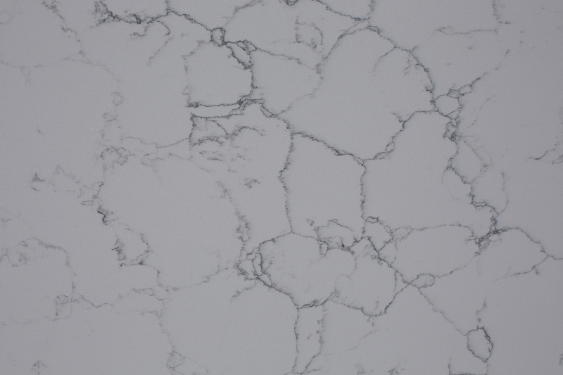 バニティトップ用に散りばめられたブラック ストライプのピュア ホワイト クォーツ