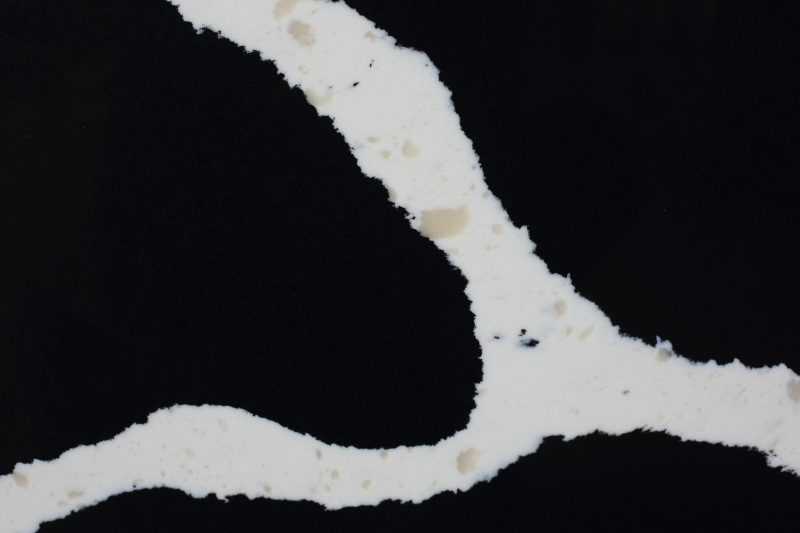 Aanrechtblad met zwarte dikke plaat keukeneiland