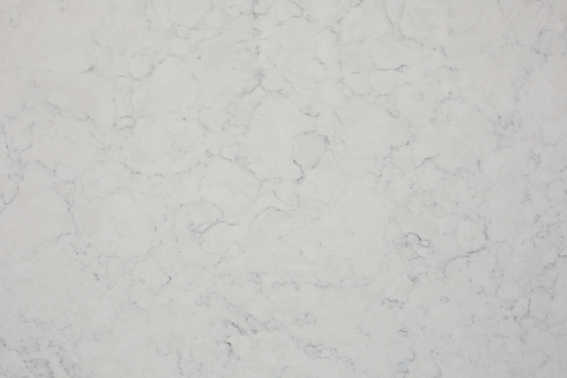 黒い静脈と斑点のある神秘的なアースベースのクォーツキッチンカウンタートップ