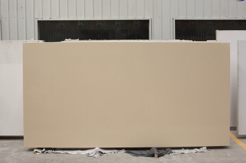 Douche en marbre manufacturé beige