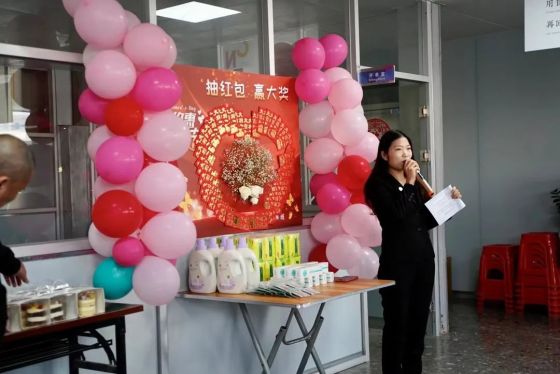 This holiday, Peng Xiang is a little sweet