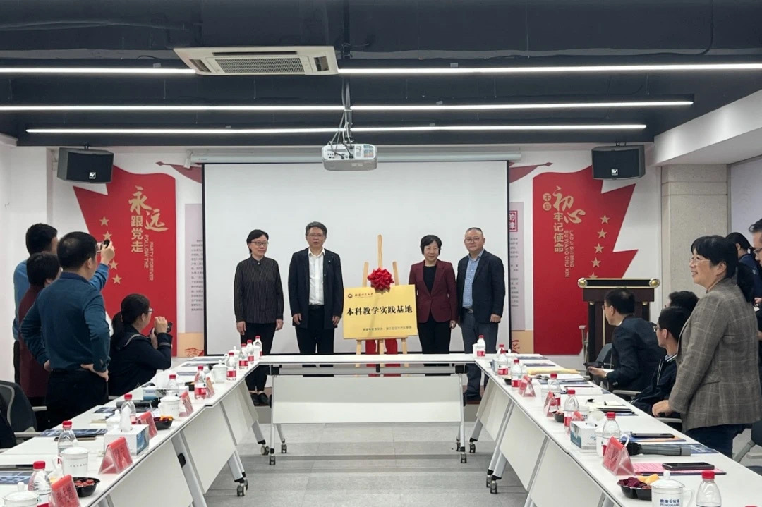 Fuzhou Normal University visited Pengxiang