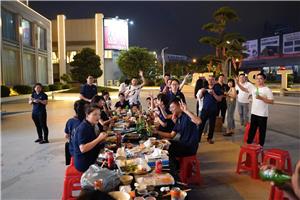 Hi, let 's go barbecue