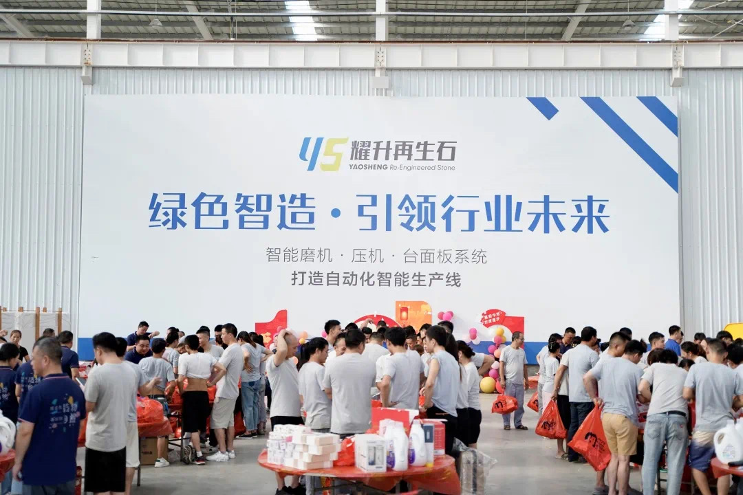 L'industrie de la pierre de Pengxiang a organisé une activité de jardinage de gâteaux pour la fête de la mi-automne d'une centaine de personnes