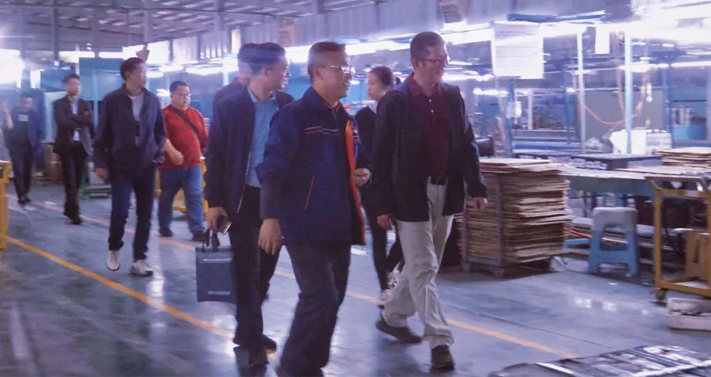 Чжанчжоуский профессионально-технический колледж и Хуасян развивают науку и технологии, чтобы открыть новую главу в сотрудничестве между школами и предприятиями