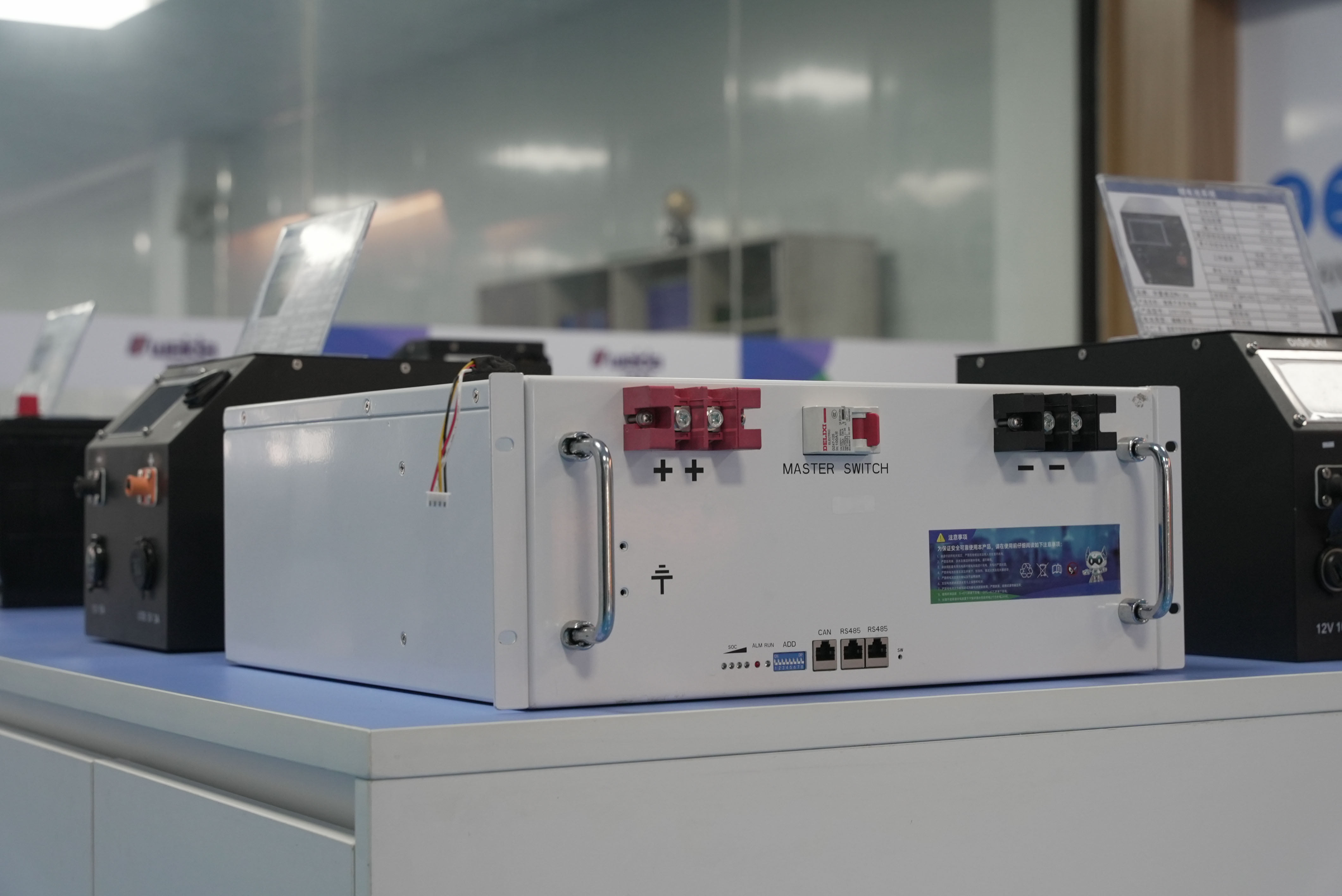 MODULE LƯU TRỮ NĂNG LƯỢNG CHO GIÁ ĐỠ PIN LITHIUM SẮT PHOSPHATE