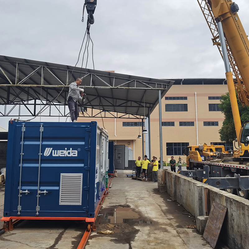 containerized-battery-storage-Shipping-Lifting.jpg