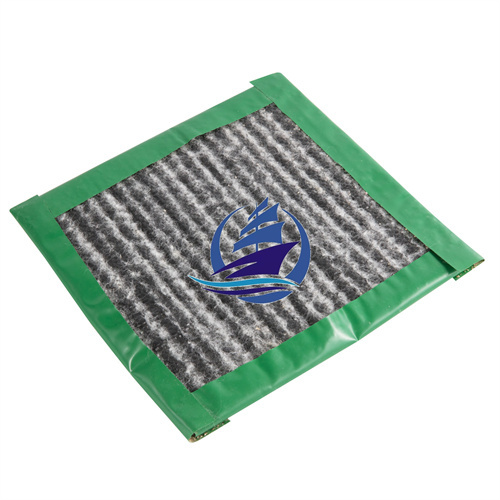 Liner in argilla geosintetica costituiti da bentonite e geotessili