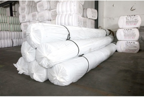 Géotextile non tissé aiguilleté de fibres discontinues synthétiques
