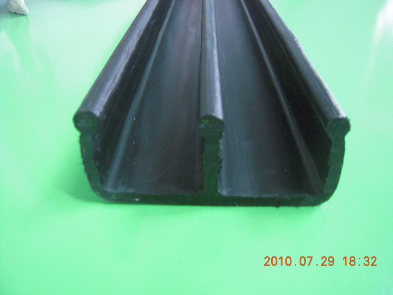 Geolock PE pour le soudage entre géomembrane HDPE et béton