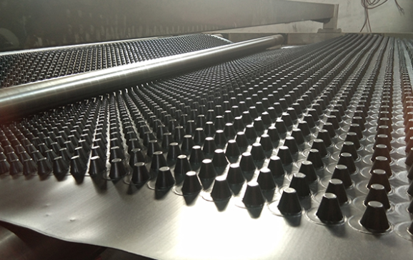 Panneau de drainage concave-convexe