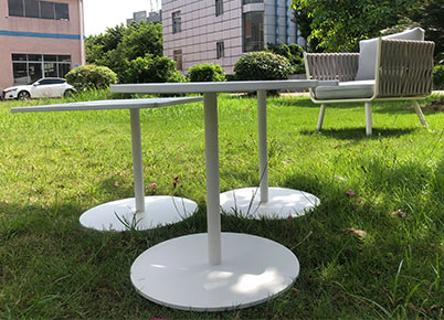 round cocktail table