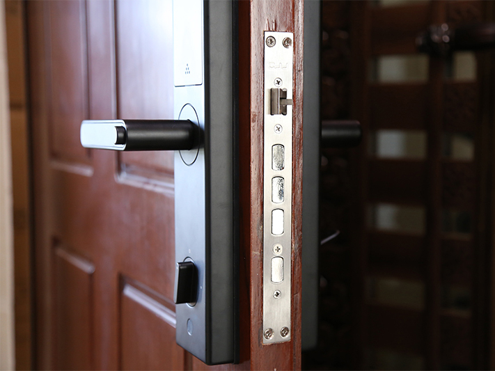 Door Lock Cooperation Case