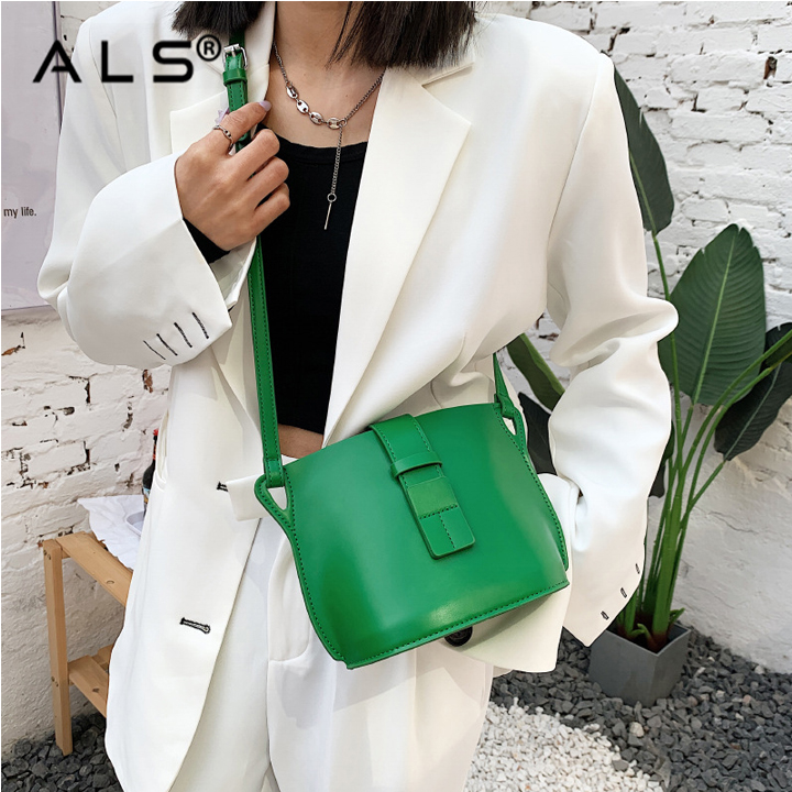 Túi đeo chéo giải trí bằng da màu đen