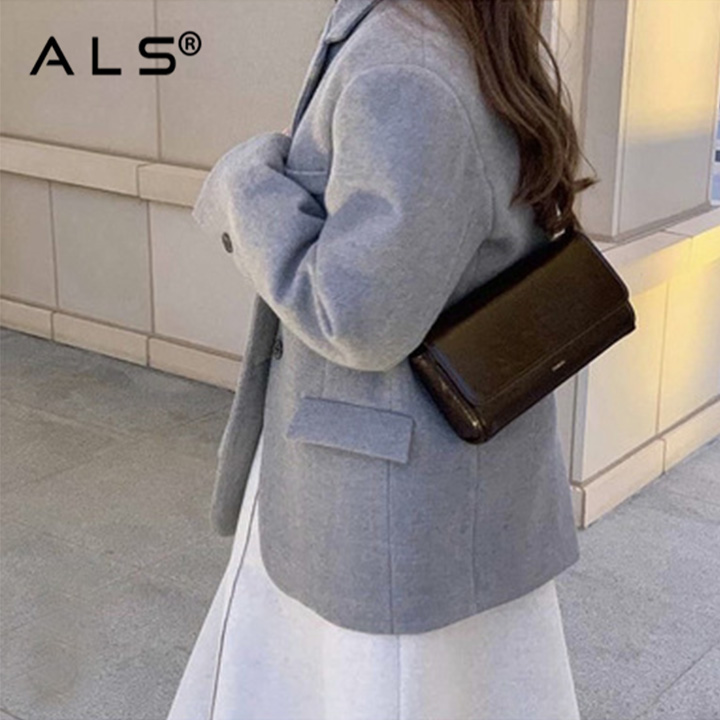 Bolso bandolera de piel para mujer.