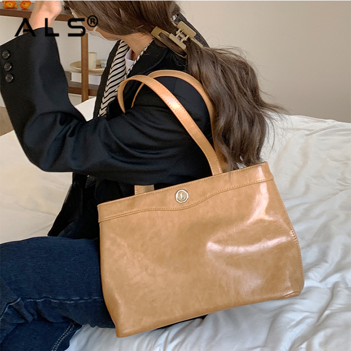 Women medium tote leather bag