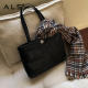 Women medium tote leather bag