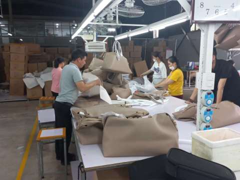 About Vietnam's Hecheng leather bag manufacture