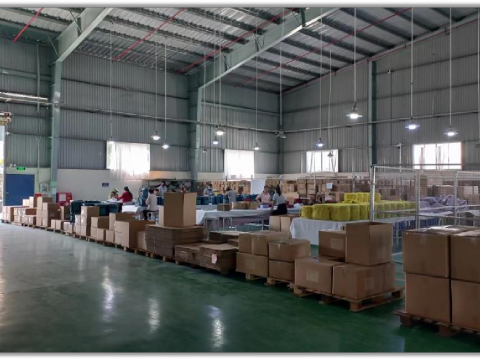 What is the position and competitive advantage of Vietnam's leather bag manufacture