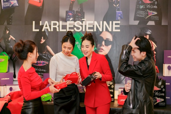 Estudiante vietnamita de secundaria en EE. UU. crea marca de bolsos hechos a mano