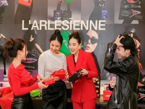 Vietnamese high school student in US creates handmade bag brand