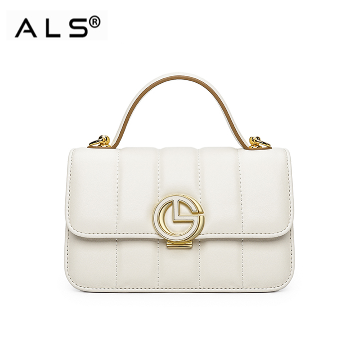 Los mejores bolsos blancos para usar este verano