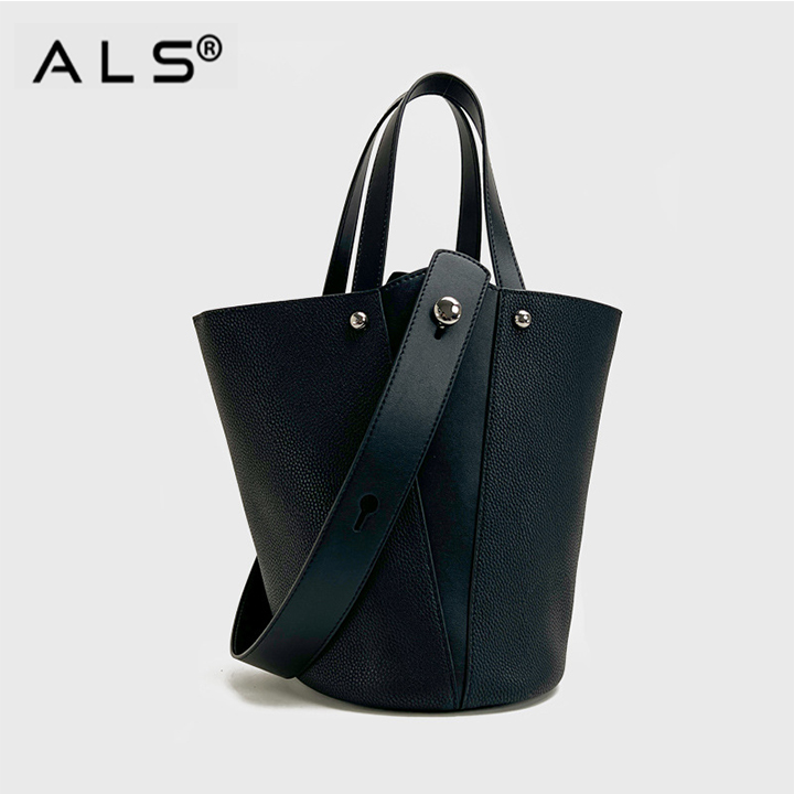 Bolsos tipo cubo de cuero al hombro