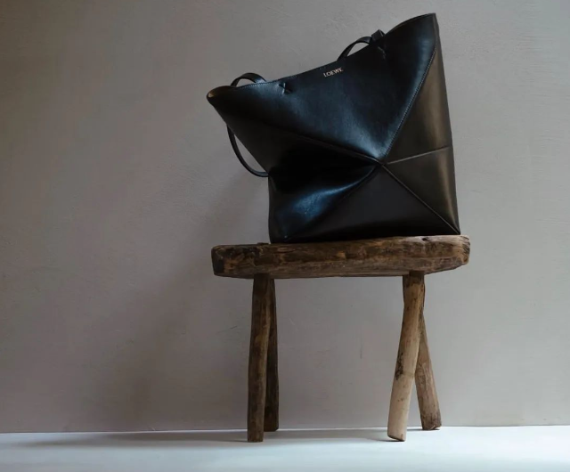 Loewe amplía su familia de puzles con el nuevo Puzzle Fold Tote
