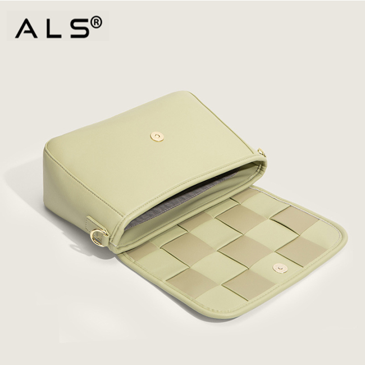 Bolso de hombro de piel verde con solapa acolchada