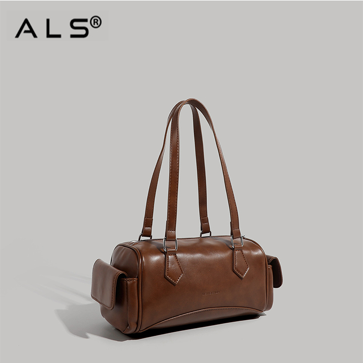 Bolso bandolera de piel con diseño de bolos