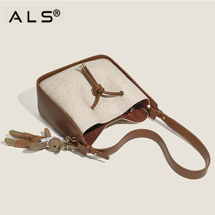 Bolso de cuero tipo cubo con cordón ajustable en combinación marrón y blanco