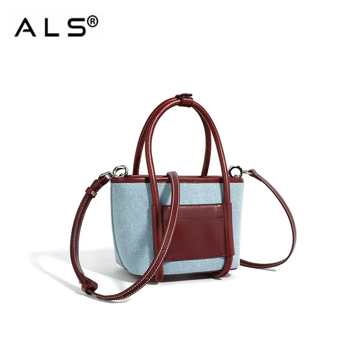 Tas Bucket Denim dan Kulit yang Elegan dengan Tali yang Dapat Dilepas