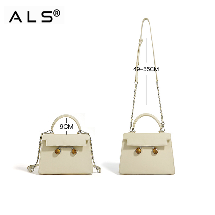 Exquisito bolso de mano de piel color crema con correa de cadena y botones decorativos
