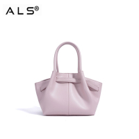 حقيبة يد جلدية أرجوانية فاتحة جذابة مع لمسات معدنية